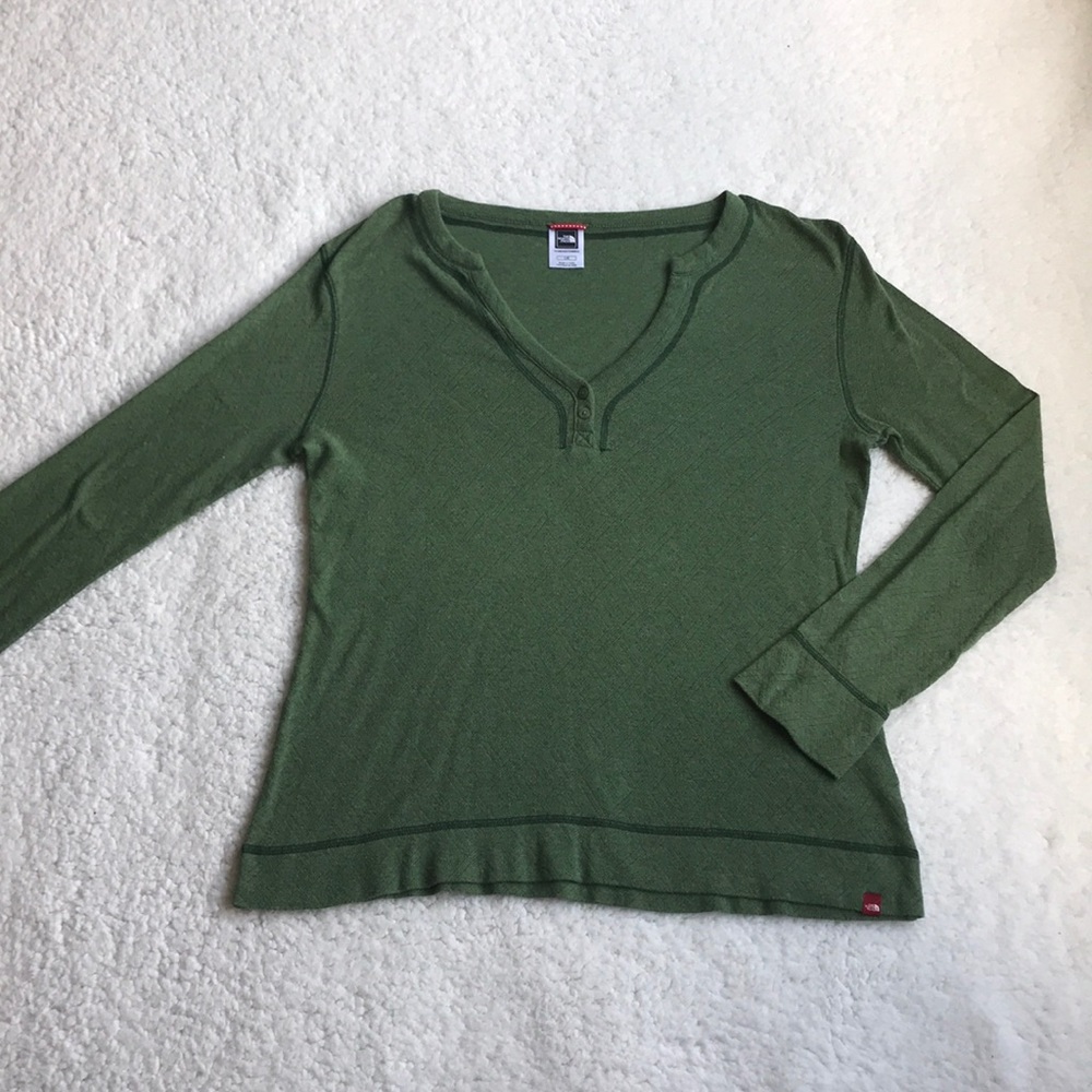 Green North face long sleeve T-shirt